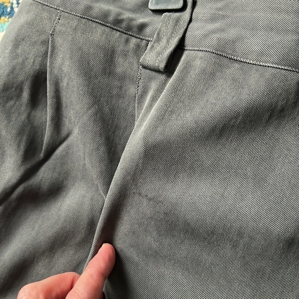 Tommy Bahama Men’s 100% Silk Casual Shorts - Size 40 - Picture 7 of 7